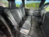 後部座席も気になるようなキズ・汚れやへたり等、大きなダメージはなく、良好な状態です。