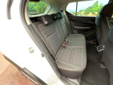 後部座席も気になるようなキズ・汚れやへたり等、大きなダメージはなく、良好な状態です。