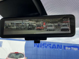 インテリジェント ルームミラー、車両後方のカメラ映像をミラー面に映し出すので、車内の状況や、天候などに影響されずいつでもクリアな後方視界が得られます。