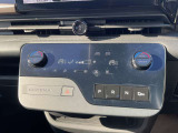 プラズマクラスター搭載フロントオートエアコン、リアオートエアコンを装備。さらに運転席、助手席、後部座席で別々に温度度設定ができるエアコン独立温度調整機能を搭載。