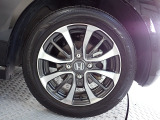 アルミホイールはホンダ純正なので安心!しかも車のデザインにもマッチしています。