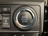 スマートキーを携帯していればキーを取り出さずにドアを施錠&解錠。クルマの始動も可能です。