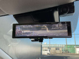 インテリジェントルームミラーが付いております。バックドアについてますカメラと連動して、後方の映像がルームミラーに映ります。