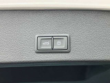 オートマチックテールゲート装備 ボタン一つでリアゲートの開閉が可能です。