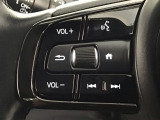 ステアリングリモコンは、運転中でも簡単に音量調整やチャンネル変更もできます!わき見運転防止にもつながるので安心です♪