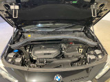 BMW 1.5L 直列3気筒ツインパワーターボ ガソリンエンジン :バルブトロニック(無段階可変バルブリフト)、ダイレクトインジェクションシステム、ダブルVANOS(吸排気無段階可変バルブタイミング)