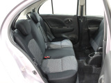 2列目シートも足元はゆったりしており快適にお座り頂けます!チャイルドシートの取り付けにも対応しており、後部座席にお乗りの方も楽しく広々と使用できます!!
