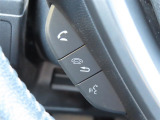ブルートゥースに接続すれば、運転中に電話がかかってきてしまった場合もハンドルから電話を取ることができます♪とても便利な機能です。