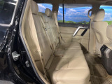 後部座席も気になるようなキズ・汚れやへたり等、大きなダメージはなく、良好な状態です。