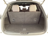 リアシートを使用していても、しっかり積めるワイドなトランクスペース!