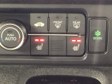 運転席と助手席にシートヒーターが付いています☆寒い時期に腰周りを温めてくれるので体全体が温まりやすいのは勿論、暖房と違い顔に風が当たらないので、乾燥肌やドライアイの方でも大丈夫☆