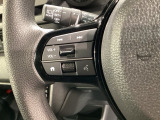 ステアリングにオーディオ操作スイッチが付いています。オーディオ画面に直接タッチしなくても操作が出来ますので、運転に集中できます。