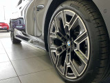 【ホイール】純正20インチアルミホイール装着しております。