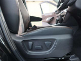 パワーシート搭載。微妙な調整が手軽にでき、ピッタリなポジションで運転することが可能です。