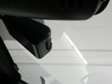 安心装備ドライブレコーダーを装備しています。自車の走行状態を常に録画しています。