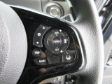 ハンドル右側にはクルーズコントロールのスイッチが装備され運転中の操作も安心して行えます!