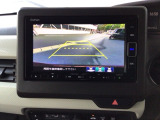 【バックカメラ】運転が苦手な方も車庫入れラクラクです!ギアをリバースに入れれば自動的に切り換わりますので、面倒な操作は不要です♪狭い駐車場もお車を傷つけず安心ですね!