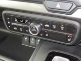 エアコンはオートエアコンでお好みの温度調整が出来、オールシーズン快適にドライブできます!さらに、運転席&助手席シートヒーターが付いてます。2段階に温度設定が可能です。