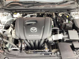 「SKYACTIV-G(ガソリン)」は、規格外の高圧縮を実現し、世界のエンジン技術者に驚きを与えました。さらに、それを維持したままノッキングの発生を抑え、熱効率を向上、走りにも寄与したエンジンです。