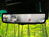 【デジタルインナーミラー】後席の大きな荷物や同乗者で後方が確認しづらい時でも安心!カメラが撮影した車両後方の映像をルームミラー内に表示。クリアな視界で状況の確認が可能です!