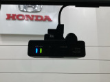 後方にもドライブレコーダーのカメラが付いています。前後両方でお車の周りを監視・記録いたします。