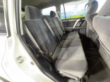 後部座席も気になるようなキズ・汚れやへたり等、大きなダメージはなく、良好な状態です。