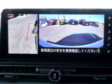 サイドブラインドモニター!!狭い道でのすれ違いで助手席側前方などの死角を減らし、壁などへの接触防止をサポートします。