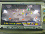 バックカメラの画像です。ガイドラインがスムースな車庫入れをサポートいたします!車庫入れの安心感がアップしますね☆