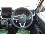 握りやすいステアリング!操作性も良く長距離も快適です