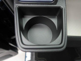カップホルダーは運転席や助手席からちょうど手の届く位置です!!