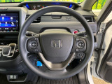 【ホンダセンシング】走行中に前方の車両等を認識し、衝突しそうな時は警報とブレーキで衝突回避と被害軽減をアシスト。より安全にドライブをお楽しみいただけます。