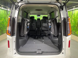 後席を格納すると、これだけの広さが!シーンに合わせたシートアレンジで、大きな荷物も積むことが出来ます♪
