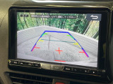 【バックカメラ】駐車時に後方がリアルタイム映像で確認できます。大型商業施設や立体駐車場での駐車時や、夜間のバック時に大活躍!運転スキルに関わらず、今や必須となった装備のひとつです!