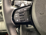 ステアリングにオーディオ操作スイッチが付いています。オーディオ画面に直接タッチしなくても操作が出来ますので、運転に集中できます。
