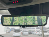 【デジタルインナーミラー】後席の大きな荷物や同乗者で後方が確認しづらい時でも安心!カメラが撮影した車両後方の映像をルームミラー内に表示。クリアな視界で状況の確認が可能です!