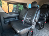 後部座席も気になるようなキズ・汚れやへたり等、大きなダメージはなく、良好な状態です。