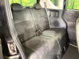 後部座席も気になるようなキズ・汚れやへたり等、大きなダメージはなく、良好な状態です。