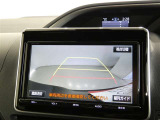 車庫入れや駐車で威力を発揮するのがバックモニター!ナビディスプレイに後ろの様子が映し出されるから安心です。