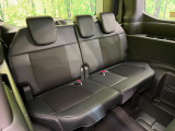 3列目シートはもちろん状態良好☆大人でもゆったりと座って頂けますので、大人数でのお出かけもラクラクです♪ご家族で、気の知れた仲間で、ドライブに行くのが楽しみですね♪