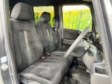運転席シート廻りは使用感も少なく、良好な状態となっています。前オーナー様が丁寧に使っていたことがよくわかりますね。