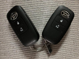 スマートキーを装備しています☆カギをカバンやポケットに入れて頂いた状態でドアロックの開閉やエンジンスタートをして頂けますよ!とても便利な装備です!