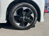 【純正14インチアルミホイール】外観にマッチした純正アルミホイールを装着しております。各種社外アルミホイールや、スタッドレスタイヤも取扱いしております。是非ご相談ください♪