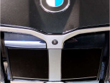 【キドニーグリル】BMWは約90年もの間、ほぼ全ての車両にひと目でBMWだと分かるこの特徴的なフロントグリルが備えられ、デザイン・アイコンとして親しまれてきました。