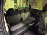 多人数の移動に活躍する3列目シートです。広々とした空間です。