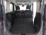シートをすべて倒すとこんなに広々。たくさん荷物を積めます。これだけのスペースであればかなりの荷物が載せられます!