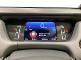 デジタル表示のスピードメーターとタコメーター、燃費やオドメーターなどの表示の他に、ホンダセンシング機能などの表示もできる多機能なマルチインフォメーション・ディスプレイです。