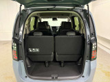 三列目乗車時でも十分なスペースのあるトランクフロアです。