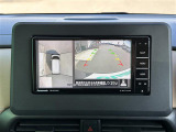 【アラウンドビューモニター】まるでクルマを真上から見下ろしたかのような視点で駐車をサポートします!クルマの斜め後ろや真横など、前後左右の4つのカメラの映像が合成されて、モニターに映し出されます。