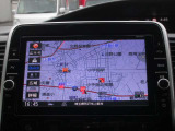 9インチの純正メモリーナビを装備しております。
