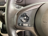 ステアリングにオーディオ操作スイッチが付いています。オーディオ画面に直接タッチしなくても操作が出来ますので、運転に集中できます。
